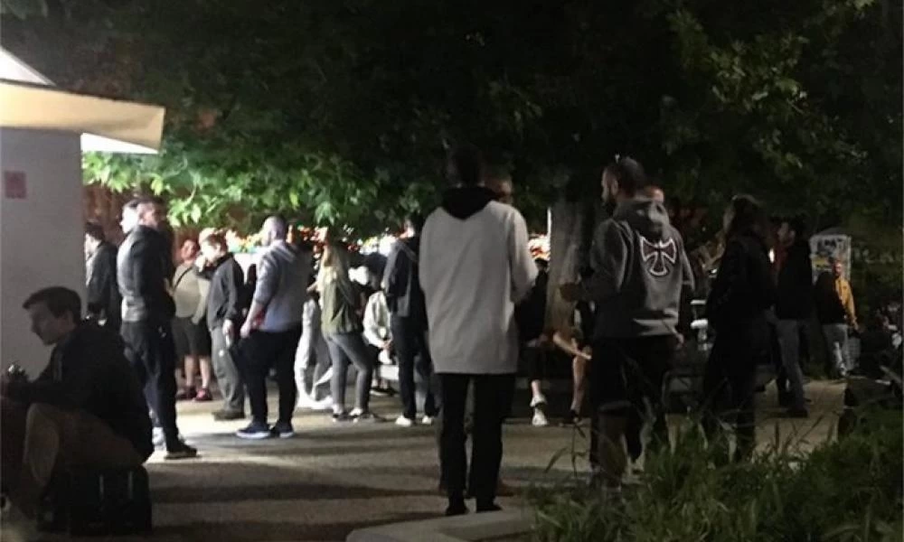 Κορονοϊός: "Πλημμύρισαν" κόσμο οι πλατείες σε Θεσσαλονίκη-Αθήνα